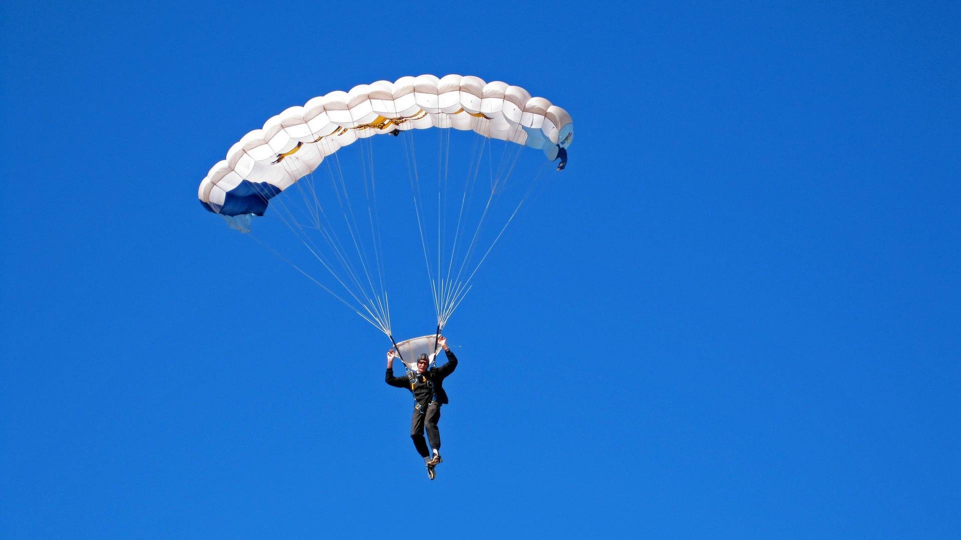 霍勒迪坦言防守端投入是胜利保障,霍勒迪主防库里